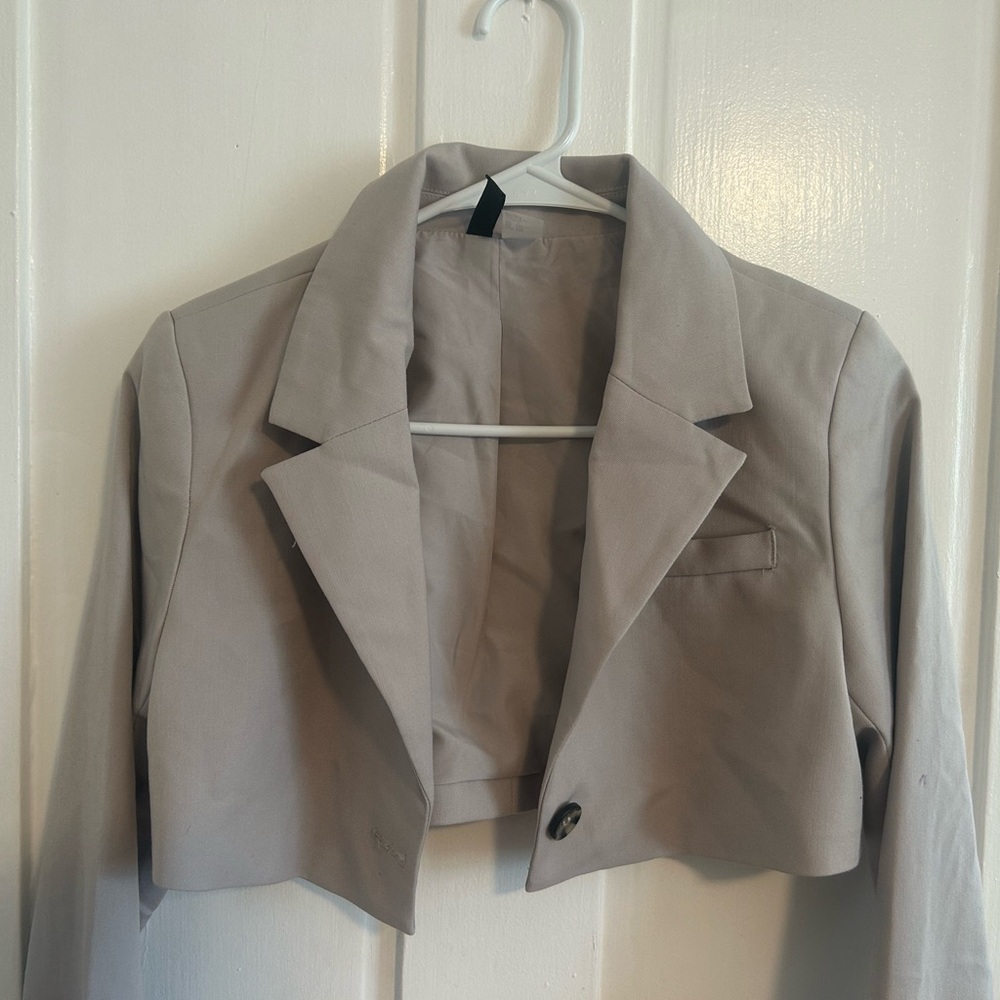 Women's Beige Cropped Blazer